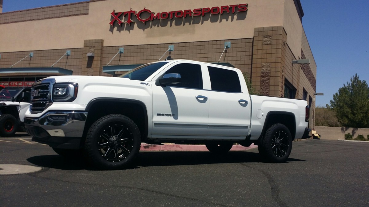 Steven White brought us his 2016 GMC Sierra 1500 4wd for a Daystar Products International 2" leveling kit and some 275/60R20 Nitto TireTerra Grappler G2 tires wrapped around some Fuel Offroad 20x9 D538 Maverick wheels.